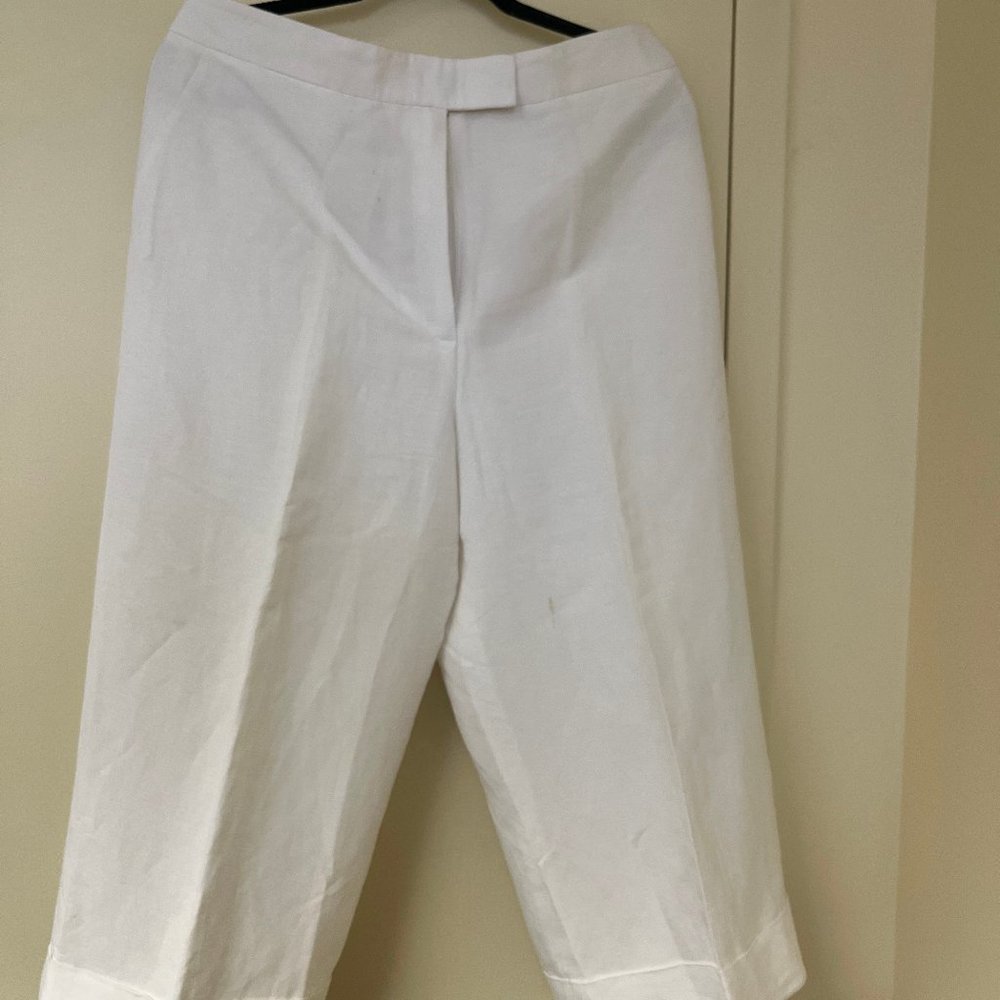 LIKE NEW: SIZE 12 ANNE KLEIN WHITE, WIDE LEG, CROPPED PANTS